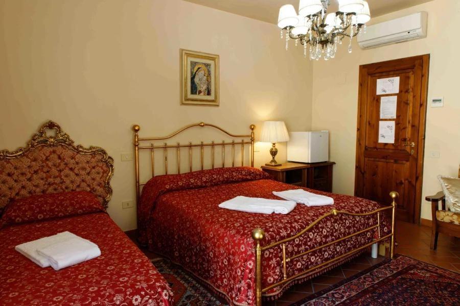 Podere Bucine Farm stay Lari